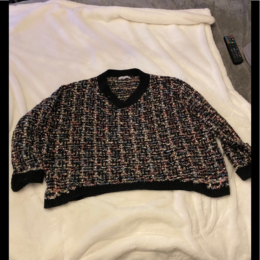 Super cool sweater‎